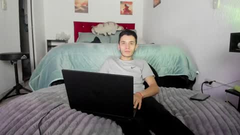 Snapshot of mr_andresr chatting on January 20, 2025, 3:59 am Andy online show from January 20, 2025, 3:59 am