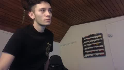 Snapshot of mr_andresr chatting on March 10, 2025, 8:56 pm Andy online show from March 10, 2025, 8:56 pm