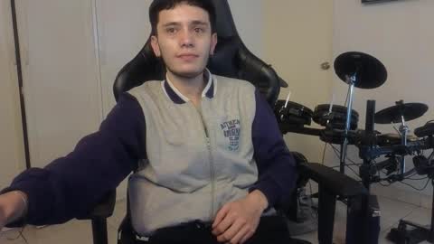 Snapshot of mr_andresr chatting on October 27, 2025, 5:39 pm Andy online show from October 27, 2025, 5:39 pm