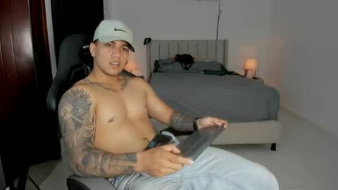 Snapshot of mr_maximo chatting on May 15, 2026, 1:12 am mr_maximo online show from May 15, 2026, 1:12 am