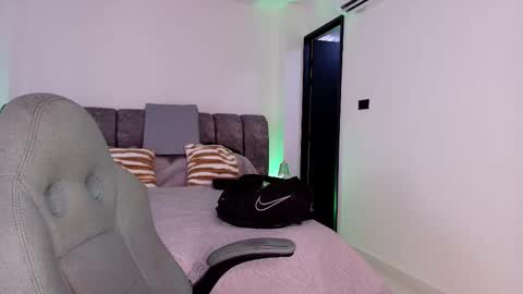 MIKEE online show from November 13, 2025, 3:16 am