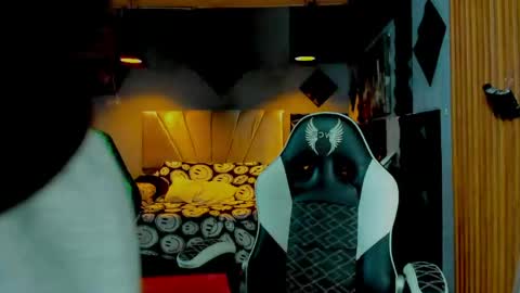 mr_mois online show from May 25, 2026, 7:36 am