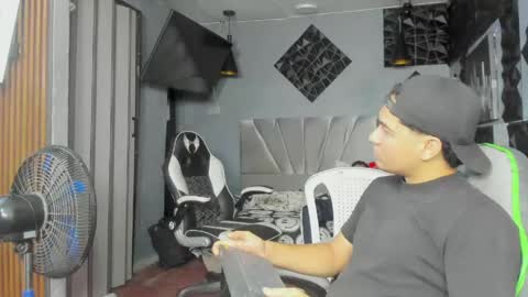 mr_mois online show from May 26, 2026, 5:36 am