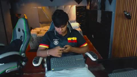 mr_mois online show from June 26, 2026, 5:56 am