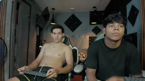 mr_mois online show from July 7, 2026, 7:23 am