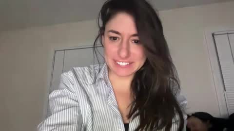 Mr  Mrs Glitter online show from February 15, 2026, 8:24 am