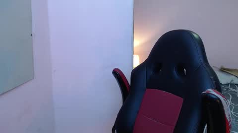 mr_stiven_ online show from January 8, 2025, 2:25 am