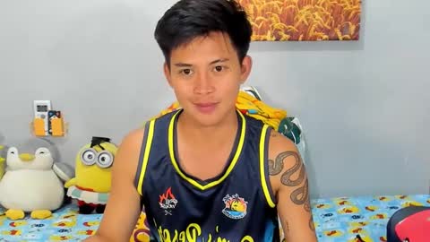 Snapshot of mr_swe3t0oth chatting on February 27, 2025, 12:23 pm KYLE online show from February 27, 2025, 12:23 pm