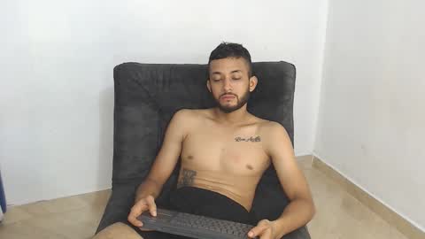 Snapshot of mr_wlopez013 chatting on September 17, 2025, 10:33 pm mr_wlopez013 online show from September 17, 2025, 10:33 pm