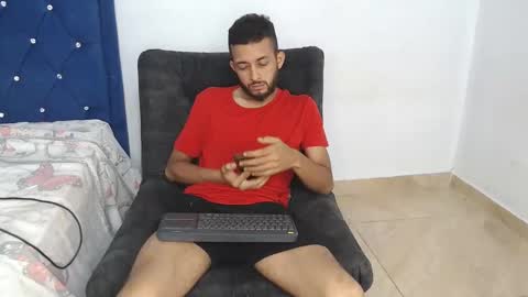 Snapshot of mr_wlopez013 chatting on September 21, 2025, 12:01 am mr_wlopez013 online show from September 21, 2025, 12:01 am