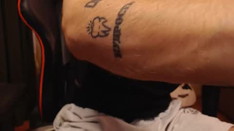 Snapshot of mrbeautifuleyes chatting on December 3, 2025, 11:30 am mrbeautifuleyes online show from December 3, 2025, 11:30 am