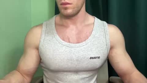 Snapshot of mrbiceps_23 chatting on December 25, 2024, 12:15 pm Mrbiceps23 online show from December 25, 2024, 12:15 pm