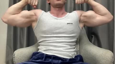Snapshot of mrbiceps_23 chatting on January 14, 2025, 8:48 pm Mrbiceps23 online show from January 14, 2025, 8:48 pm
