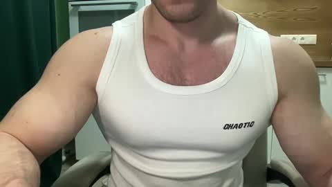 Snapshot of mrbiceps_23 chatting on January 31, 2025, 7:40 pm Mrbiceps23 online show from January 31, 2025, 7:40 pm
