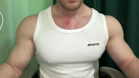 Snapshot of mrbiceps_23 chatting on February 3, 2025, 7:29 am Mrbiceps23 online show from February 3, 2025, 7:29 am
