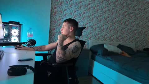 Snapshot of mrburnn chatting on November 19, 2025, 6:19 pm Mad online show from November 19, 2025, 6:19 pm