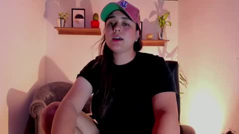 Snapshot of mrbuu_ chatting on January 31, 2025, 6:35 am Laura online show from January 31, 2025, 6:35 am