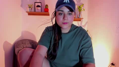 Snapshot of mrbuu_ chatting on February 2, 2025, 4:48 am Laura online show from February 2, 2025, 4:48 am