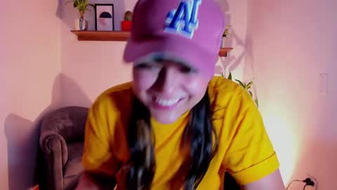 Snapshot of mrbuu_ chatting on February 18, 2025, 3:31 am Laura online show from February 18, 2025, 3:31 am