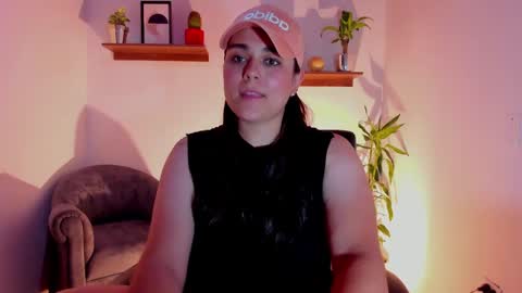 Snapshot of mrbuu_ chatting on February 20, 2025, 4:18 am Laura online show from February 20, 2025, 4:18 am