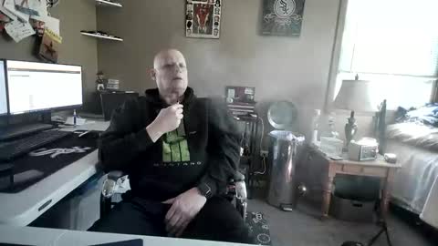 Snapshot of mrclean_55 chatting on October 20, 2025, 4:18 pm MrClean55 online show from October 20, 2025, 4:18 pm