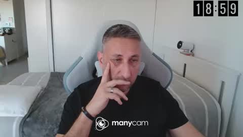 mrdr000 online show from April 4, 2026, 4:59 pm