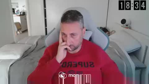 mrdr000 online show from April 13, 2026, 4:34 pm