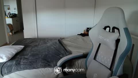 mrdr000 online show from June 3, 2026, 4:56 pm