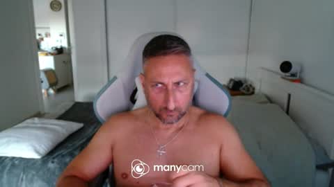 mrdr000 online show from June 11, 2026, 6:39 pm