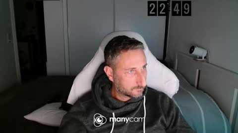 mrdr0o0o online show from November 6, 2025, 9:48 pm