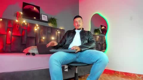 Snapshot of mrfox__ chatting on February 5, 2026, 7:40 pm Mr Fox online show from February 5, 2026, 7:40 pm