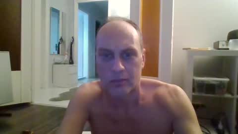 Snapshot of mrhandsomelovee chatting on March 12, 2025, 10:39 pm Nikola online show from March 12, 2025, 10:39 pm