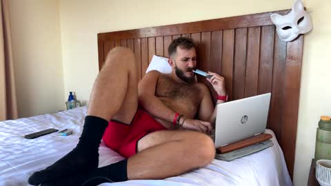 Max online show from April 10, 2026, 5:01 am