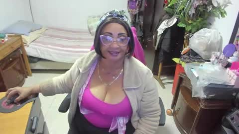 mrs_mommy online show from February 7, 2025, 7:38 pm