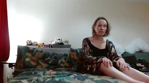 Snapshot of mrs_velvet_vixen_and_mr_stud chatting on November 18, 2025, 8:41 am Mrs Velvet Vixen online show from November 18, 2025, 8:41 am