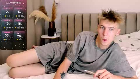 Snapshot of mrsexycum4u chatting on October 10, 2025, 11:04 pm Adam online show from October 10, 2025, 11:04 pm