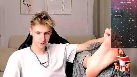 Snapshot of mrsexycum4u chatting on October 22, 2025, 6:29 pm Adam online show from October 22, 2025, 6:29 pm