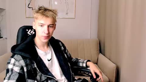 Snapshot of mrsexycum4u chatting on October 23, 2025, 10:58 am Adam online show from October 23, 2025, 10:58 am