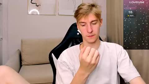 Snapshot of mrsexycum4u chatting on November 4, 2025, 1:21 pm Adam online show from November 4, 2025, 1:21 pm