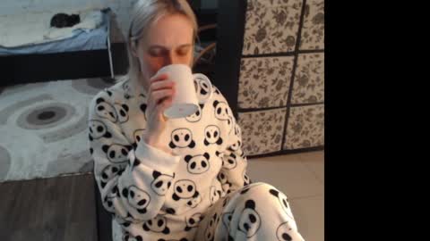 Snapshot of mrsluck chatting on March 1, 2026, 6:43 pm Sasha online show from March 1, 2026, 6:43 pm