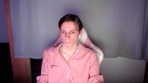 Shy Boy  online show from November 27, 2025, 8:11 pm