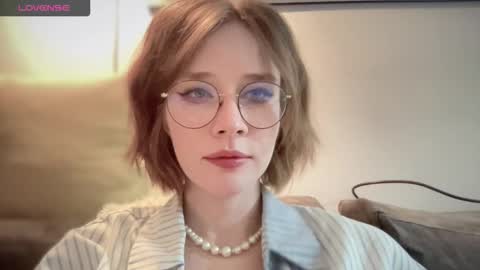 ms_christiana online show from November 17, 2025, 3:45 am