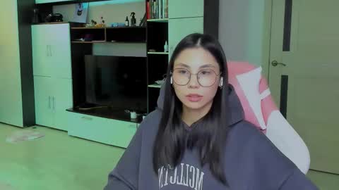 ms_emily_ online show from January 13, 2026, 3:39 pm