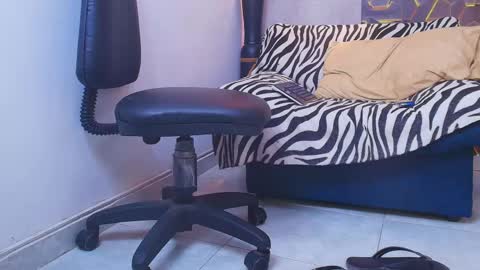 ms_leydi online show from May 27, 2026, 5:04 am