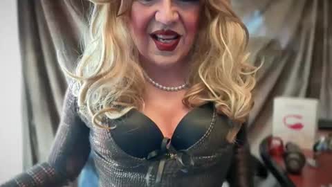 mskarentoy online show from April 1, 2026, 7:11 pm