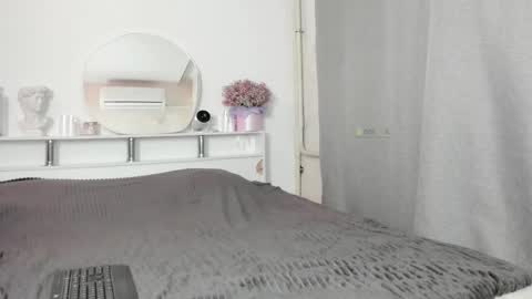 Snapshot of mslaurika chatting on September 20, 2025, 5:58 pm Laurka online show from September 20, 2025, 5:58 pm