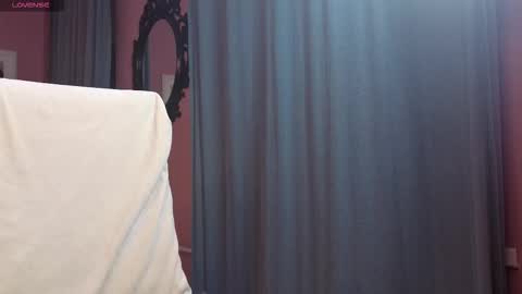 Lina  Help me to reach 100 thumbs up  online show from October 30, 2025, 12:28 pm