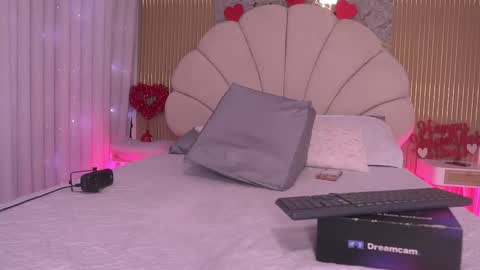 Manuela  online show from February 19, 2026, 3:02 am