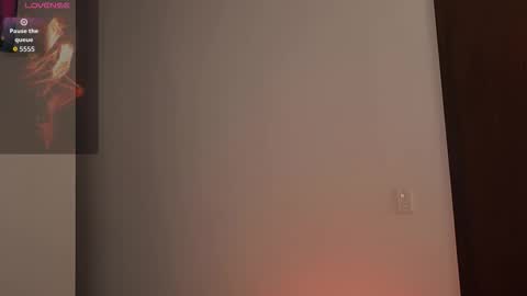 Sophie  online show from December 17, 2025, 5:52 pm