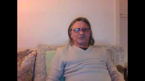 muetzeglatze_muetzeglatze online show from February 8, 2025, 4:25 am